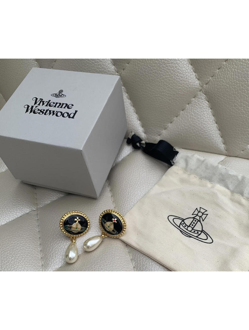 Vivienne Westwood Orb Enamel Button Pearl Earrings Gold Black Studs Earring n - Picture 5 of 6